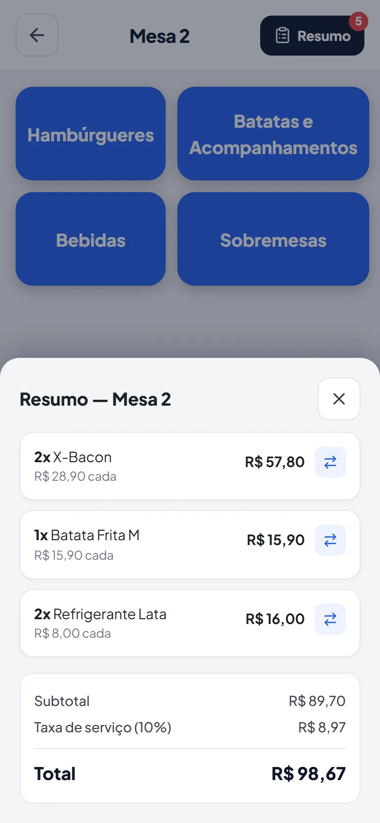 App do garçom no celular com os itens e o total da mesa